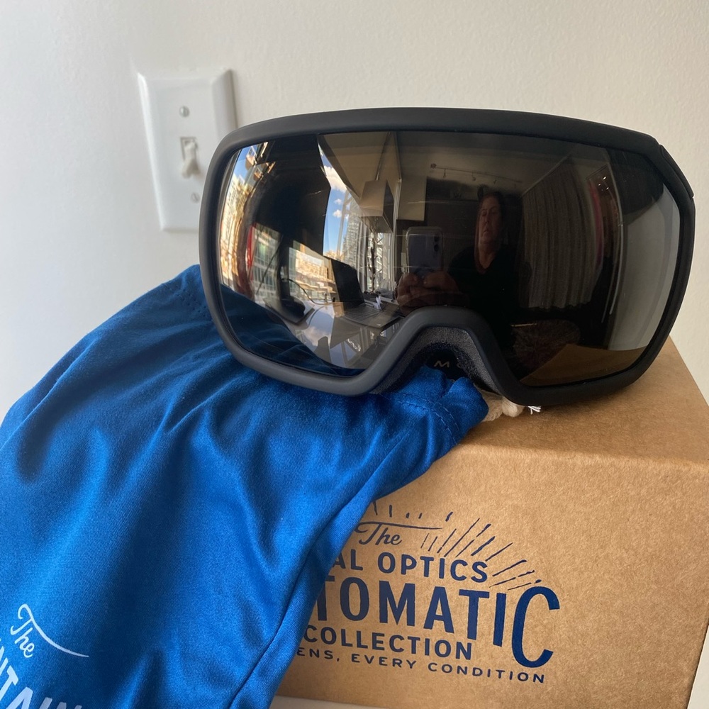 New- Zeal Ski/ boarding Goggles